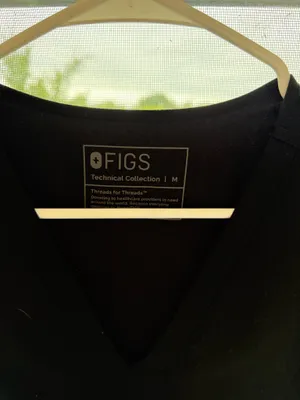 FIGS Scrub 3-Pocket Top Black thumbnail 2