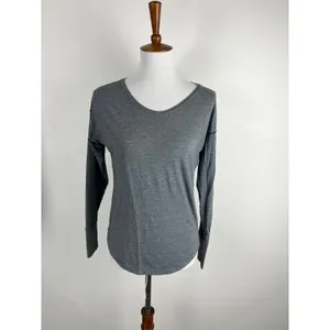 Lululemon Gray Long Sleeve Athletic Top Thumbholes V Neck Women's thumbnail 11