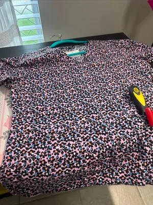 Pink floral Print Short Sleeve ladies scrub Top Sz L by Vera Bradley thumbnail 4