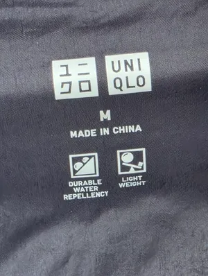 Uniqlo Jacket Medium Black Hooded Quilted Down Puffer Zip Packable thumbnail 3
