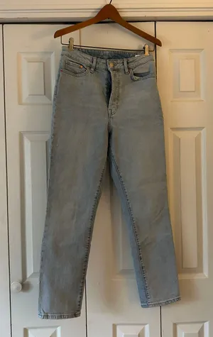 H&M Mom Jeans thumbnail 1