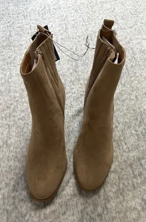 Universal Thread Womens Tan Faux Suede Wedge Ankle Boot Size 8.5 Side Zip Bootie thumbnail 1