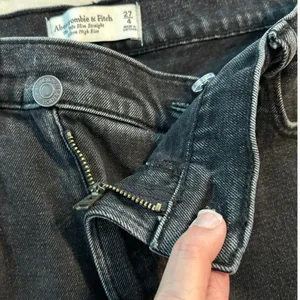 Abercrombie & Fitch A&F Size 27 4 The 90s Slim Straight Ultra High Rise Jeans thumbnail 4