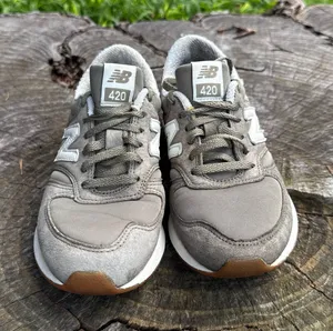 New Balance 420 women sneakers shoes size 7 thumbnail 1