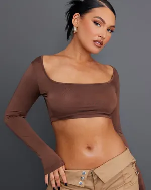 Pretty little thing DARK BROWN SLINKY SQUARE NECK CROP TOP SZ:4 thumbnail 1