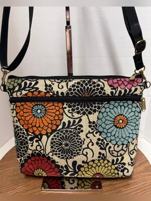 Danny K of Beverly Hills Large Zipper Dahlia Floral Tapestry Crossbody Purse thumbnail 5