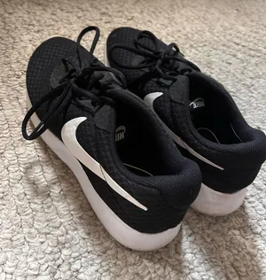 Nike Women’s Sneakers thumbnail 1