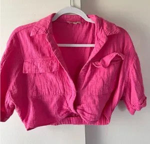 Pink crop top Size M thumbnail 1
