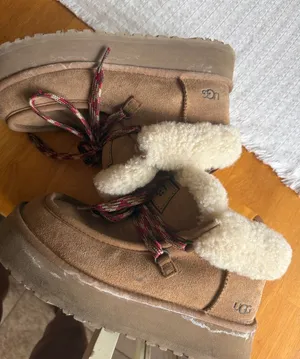 UGG boots thumbnail 1
