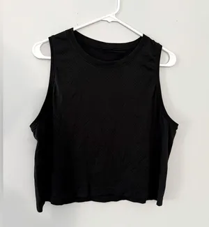 Lululemon Workout Tank Top Breathable Cropped Tank Top Lightweight Black Size 6 thumbnail 1