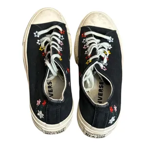 Converse Athletic‎ Shoes with Embroidered Flowers thumbnail 3