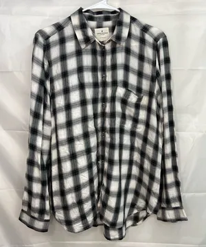 EUC American Eagle women’s black white‎ plaid relaxed boyfriend fit button shirt thumbnail 1