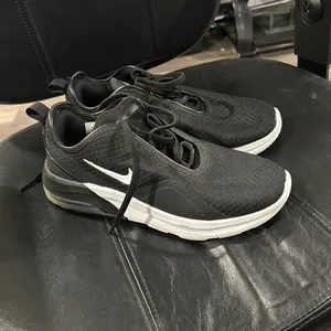 Nike Black and White Sneakers thumbnail 4