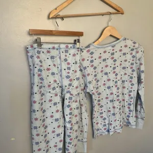 Steve Madden Women’s 2-Piece Size Medium Pajamas Waffle Knit Snowflakes thumbnail 5