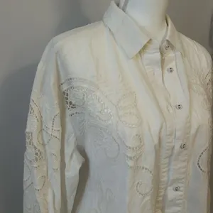 NWT By Anthropologie White Button Up Eyelet Blouse Floral Breezy Spring Size M thumbnail 7