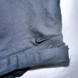 Nike Women's Size 8 Black Rolled Hem Flap Pocket Chino Cotton Athletic Shorts thumbnail 2