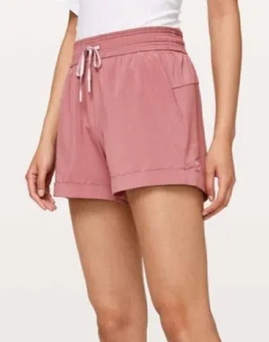 Lululemon Quicksand Stretch 3 Inch Shorts Size 4 thumbnail 1
