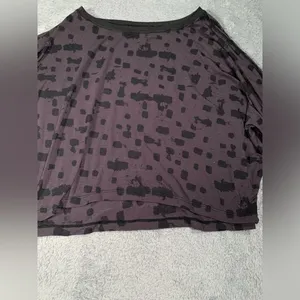 Lululemon Black gray Patterned tee shirt Top cropped thumbnail 3