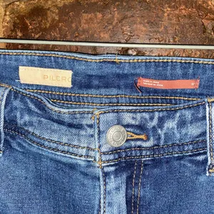 NWT Anthropologie Pilcro Distressed Blue Denim Slim Boyfriend Crop Jeans Size 32 thumbnail 5