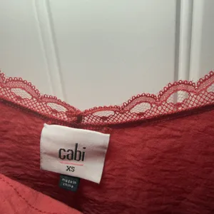 Cabi XS V Neck Mulberry All Purpose Lace Trim Cami Spaghetti Straps Top Coquette thumbnail 7