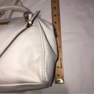 Juicy Couture Crossbody Bag White Pebbled Convertable Adjustable Gold Zip Top thumbnail 5