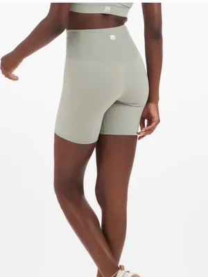 Vuori Women’s Rib Studio Bike Short High Waist Light Grey Size Small thumbnail 3