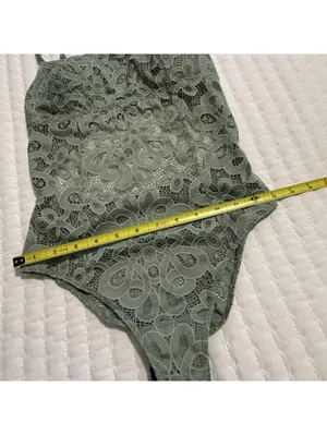 GILLY HICKS Small Green Lace Bodysuit Built In Bra Crochet Look Abercrombie thumbnail 4