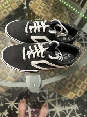Time and Tru woman’s Black and White Casual Lace-Up Sneakers thumbnail 2