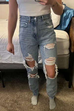 American Eagle Outfitters Mom Jeans thumbnail 1