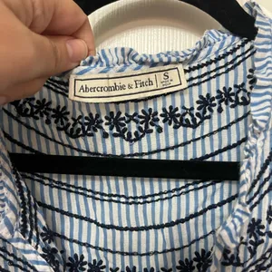Abercrombie‎ & fitch striped embroidered top small thumbnail 3