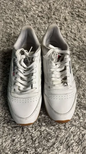 White Reebok Sneakers thumbnail 2