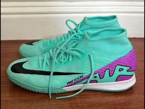 Nike Women’s Size 8.5 Mercurial Vapor 15 Academy Indoor/Court Low-Top Soccer Shoes thumbnail 1