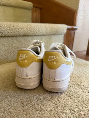Nike White Low-Top Sneakers with Yellow Swoosh thumbnail 7