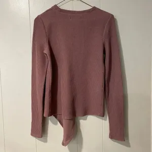 Texture & Thread Madewell Ribbed Long Sleeve Top Size Small Asymmetrical Hem Mau thumbnail 2