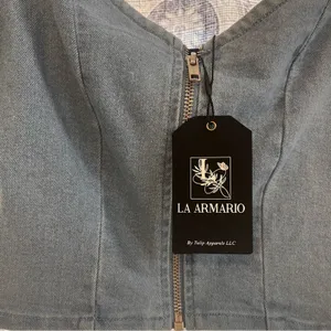 La Armario Denim Crop Top Size‎ Medium thumbnail 3