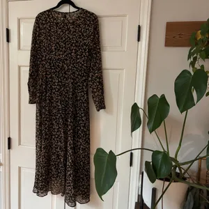 Tommy Hilfiger Crossover Hem Black Tan Floral Midi Dress‎ Sheer Chiffon Size 8 thumbnail 13