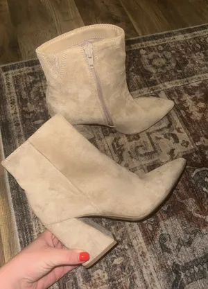 Target Boots Tan Size 7.5 thumbnail 1