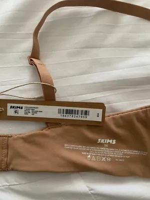 SKIMS Fits Everybondy Tshirt Bra thumbnail 6