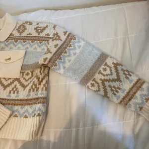 Pink Rose brown,white and blue adorable cozy sweater perfect for winter time thumbnail 2