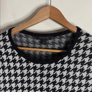 Ann Taylor Shimmer Black and White Houndstooth Short Sleeve Sweater size M thumbnail 4