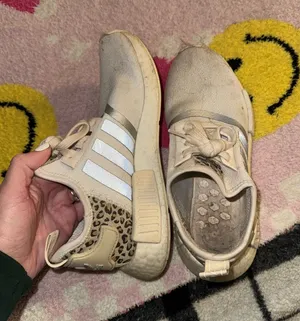 Adidas Nmd R1 Shoes thumbnail 1