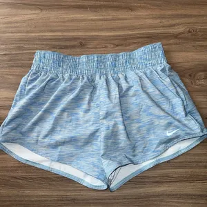 Nike Women's‎ One Dri-FIT Mid-Rise 3" Brief-Lined Shorts Med thumbnail 5