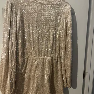 SZ Med GOLD V~Neck plunge neckline Romper, sequins Holiday,Party resort vacation thumbnail 3
