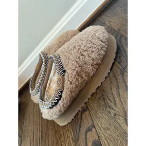 UGG Tazz Maxi Curly Chestnut Fur Slippers Womens Size 6 SOLD OUT thumbnail 9