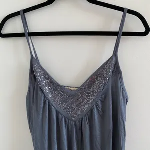 Forever 21 Gray Sequin Embellished V-Neck Blouse Size L New W/O Tag thumbnail 2