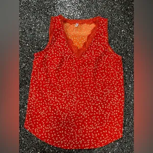 Women’s Red Medium Lace V Neck Trim Tank Top Shirt thumbnail 1