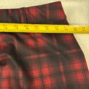Maurices Red Black Mini Skirt 19” long Plaid Faux Pockets Back thumbnail 9