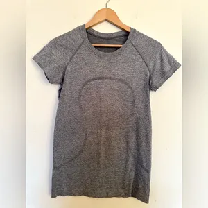lululemon Swiftly Tech Light Gray Short Sleeve Tee‎ Women’s Sz 8 thumbnail 2