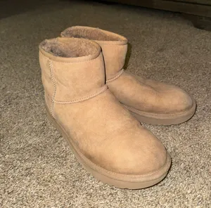 Ugg  thumbnail 1