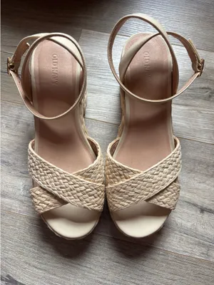 Old Navy Platform Woven Sandals thumbnail 5